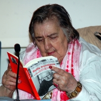 04/04/2006 Milano La poetessa Alda Merini alla presentazione del libro " Sulla frontiera " di Giuseppe Gozzini all' Auditorium San Carlo.