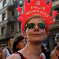 Foto Nicoloro G.    27/06/2015  Milano    Dodicesima edizione del " Milano Gay Pride " che con lo slogan " I diritti nutrono il pianeta " ha visto sfilare in corteo 100.000 partecipanti. nella foto un partecipante lungo il corteo.