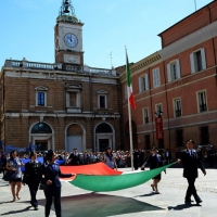Foto Nicoloro G.  10/05/2015  Ravenna    Diciannovesimo raduno nazionale dei Marinai d' Italia. nella foto un grande tricolore.