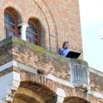Foto Nicoloro G.   11/09/2022   Ravenna    Cerimonia per il 701° annuale della morte di Dante. nella foto l' attore Valter Malosti legge il V canto dell' Inferno dal balcone del Palazzo della Provincia.