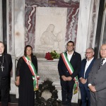 Foto Nicoloro G.   11/09/2022   Ravenna    Cerimonia per il 701° annuale della morte di Dante. nella foto all' interno della tomba di Dante, da sinistra, l' arcivescovo Lorenzo Ghizzoni, l' assessora di Firenze Maria Federica Giuliani, il sindaco Michele de Pascale. il prefetto Castrese de Rosa e il presidente ABI Antonio Patuelli.