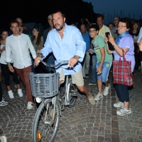 Foto Nicoloro G. 29/07/2017 Cervia ( Ravenna ) Comizio del segretario federale della Lega Nord alla Festa Nazionale Lega Nord Romagna. nella foto Matteo Salvini al suo arrivo in bicicletta.