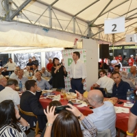 Foto Nicoloro G. 03/09/2017 Ravenna Il segretario del PD interviene alla Festa dell' Unita' e pranza con alcune centinaia di persone. nella foto Matteo Renzi mentre interviene durante il pranzo.