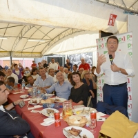 Foto Nicoloro G. 03/09/2017 Ravenna Il segretario del PD interviene alla Festa dell' Unita' e pranza con alcune centinaia di persone. nella foto Matteo Renzi mentre interviene durante il pranzo.