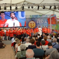 Foto Nicoloro G. 09/09/2018 Ravenna Serata di chiusura della Festa Nazionale de l' Unita'. nella foto il segretario nazionale del PD Maurizio Martina circondato sul palco da numerosi volontari.