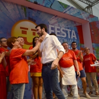 Foto Nicoloro G. 09/09/2018 Ravenna Serata di chiusura della Festa Nazionale de l' Unita'. nella foto il segretario nazionale del PD Maurizio Martina circondato sul palco da numerosi volontari.