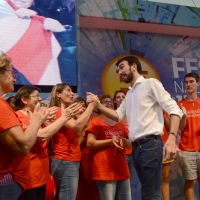 Foto Nicoloro G. 09/09/2018 Ravenna Serata di chiusura della Festa Nazionale de l' Unita'. nella foto il segretario nazionale del PD Maurizio Martina circondato sul palco da numerosi volontari.