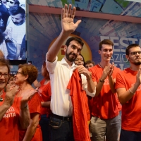 Foto Nicoloro G. 09/09/2018 Ravenna Serata di chiusura della Festa Nazionale de l' Unita'. nella foto il segretario nazionale del PD Maurizio Martina circondato sul palco da numerosi volontari.