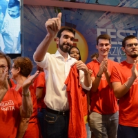 Foto Nicoloro G. 09/09/2018 Ravenna Serata di chiusura della Festa Nazionale de l' Unita'. nella foto il segretario nazionale PD Maurizio Martina sul palco circondato da numerosi volontari.