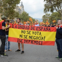 Foto Nicoloro G.   12/10/2017    Barcellona     Manifestazione con corteo degli unionisti per l' unita' della Spagna contro il progetto dell' indipendenza della Catalogna. nella foto lungo il corteo striscioni e cartelli per l' unita'.