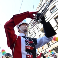 Foto Nicoloro G. 30/06/2018 Milano. Manifestazione con corteo per il Gay Pride. nella foto incontri lungo il corteo.
