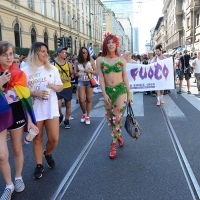 Foto Nicoloro G. 30/06/2018 Milano. Manifestazione con corteo per il Gay Pride. nella foto incontri lungo il corteo.