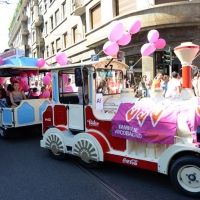 Foto Nicoloro G. 30/06/2018 Milano. Manifestazione con corteo per il Gay Pride. nella foto incontri lungo il corteo.