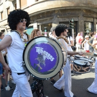 Foto Nicoloro G. 30/06/2018 Milano. Manifestazione con corteo per il Gay Pride. nella foto incontri lungo il corteo.