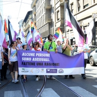 Foto Nicoloro G. 30/06/2018 Milano. Manifestazione con corteo per il Gay Pride. nella foto incontri lungo il corteo.