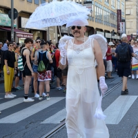 Foto Nicoloro G. 30/06/2018 Milano. Manifestazione con corteo per il Gay Pride. nella foto incontri lungo il corteo.