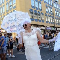 Foto Nicoloro G. 30/06/2018 Milano. Manifestazione con corteo per il Gay Pride. nella foto incontri lungo il corteo.