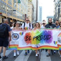 Foto Nicoloro G. 30/06/2018 Milano. Manifestazione con corteo per il Gay Pride. nella foto incontri lungo il corteo.