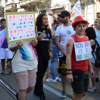 Foto Nicoloro G. 30/06/2018 Milano. Manifestazione con corteo per il Gay Pride. nella foto incontri lungo il corteo.