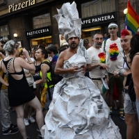 Foto Nicoloro G. 30/06/2018 Milano. Manifestazione con corteo per il Gay Pride. nella foto incontri lungo il corteo.