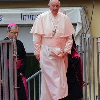 Foto Nicoloro G. 01/10/2017 Cesena ( Forli'-Cesena ) Visita di papa Francesco a Cesena. nella foto Papa Francesco sale sul palco allestito in piazza.