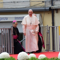Foto Nicoloro G. 01/10/2017 Cesena ( Forli'-Cesena ) Visita di papa Francesco a Cesena. nella foto Papa Francesco sale sul palco allestito in piazza.