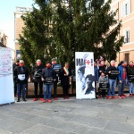 Foto Nicoloro G.   27/11/2021   Ravenna    Flash mob ' Uomini in scarpe rosse '. Un corteo di uomini con scarpe rosse ha sfilato nel centro di Ravenna per dire No alla violenza sulle donne. nella foto sosta davanti all' albero di Natale.