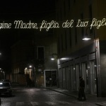 Foto Nicoloro G.   29/11/2020   Ravenna    Accese nelle vie della citta' le luminarie che quest' anno, in ricorrenza delle celebrazioni per i 700 anni dalla morte di Dante Alighieri, comprendono anche installazioni denominate ' la luce delle parole ' e che sono endecasillabi tratti dalla Divina Commedia. nella foto uno degli endecasillabi tratto dalla Divina Commedia.