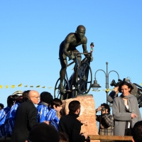 Foto Nicoloro G.  14/02/2014   Cesenatico (FC)   Cerimonia di "svelatura" della statua in bronzo di Marco Pantani a dieci anni dalla morte del campione di ciclismo. nella foto la statua di Marco Pantani.