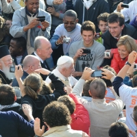 Foto Nicoloro G. 27/10/2011 Assisi (PG) Visita di Sua Santita’ Benedetto XVI ad Assisi, ” Pellegrini della Verita’, pellegrini della Pace “, per una giornata di riflessione, dialogo e preghiera per la Pace e la Giustizia nel mondo. nella foto Benedetto XVI in mezzo alla folla