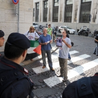 Foto Nicoloro G. 14/06/2011 Milano Isolatissima contestazione ai margini del Business Forum Italian-Israeli da parte di attivisti anti-Israele. nella foto Manifestanti contestatori e poliziotti