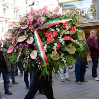 Foto Nicoloro G. 30/05/2013 Milano E' stata allestita nel Piccolo Teatro di via Rovello la camera ardente per Franca Rame, l' attrice si è spenta a 84 anni nella sua casa di Porta Romana a Milano. nella foto La corona del Presidente della Repubblica