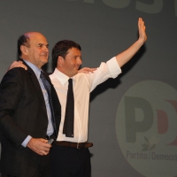 Foto Nicoloro G. 01/02/2013 Firenze Evento di grande importanza, forse unico, che vede insieme in questa campagna elettorale il sindaco di Firenze e il segretario generale del PD. nella foto Pierluigi Bersani – Matteo Renzi