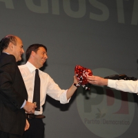Foto Nicoloro G. 01/02/2013 Firenze Evento di grande importanza, forse unico, che vede insieme in questa campagna elettorale il sindaco di Firenze e il segretario generale del PD. nella foto Pierluigi Bersani – Matteo Renzi
