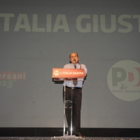 Foto Nicoloro G. 01/02/2013 Firenze Evento di grande importanza, forse unico, che vede insieme in questa campagna elettorale il sindaco di Firenze e il segretario generale del PD. nella foto Pierluigi Bersani