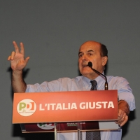 Foto Nicoloro G. 01/02/2013 Firenze Evento di grande importanza, forse unico, che vede insieme in questa campagna elettorale il sindaco di Firenze e il segretario generale del PD. nella foto Pierluigi Bersani