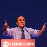 Foto Nicoloro G. 01/02/2013 Firenze Evento di grande importanza, forse unico, che vede insieme in questa campagna elettorale il sindaco di Firenze e il segretario generale del PD. nella foto Pierluigi Bersani