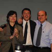 Foto Nicoloro G. 01/02/2013 Firenze Evento di grande importanza, forse unico, che vede insieme in questa campagna elettorale il sindaco di Firenze e il segretario generale del PD. nella foto Matteo Renzi – Pierluigi Bersani e sostenitori