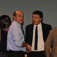 Foto Nicoloro G. 01/02/2013 Firenze Evento di grande importanza, forse unico, che vede insieme in questa campagna elettorale il sindaco di Firenze e il segretario generale del PD. nella foto Pierluigi Bersani – Matteo Renzi