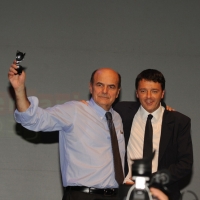 Foto Nicoloro G. 01/02/2013 Firenze Evento di grande importanza, forse unico, che vede insieme in questa campagna elettorale il sindaco di Firenze e il segretario generale del PD. nella foto Pierluigi Bersani – Matteo Renzi