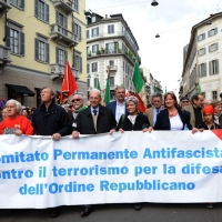 Foto Nicoloro G. 25/04/2012 Milano Commemorazione del XXV Aprile, Festa della Liberazione, con corteo e comizio in piazza Duomo. nella foto Striscione