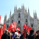 Foto Nicoloro G.   01/05/2022   Milano  Corteo del 1° Maggio all' insegna della Pace e dei Diritti sul Lavoro. nella foto la sinistra piu' estrema si e' adunata in piazza Duomo.