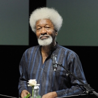 Foto Nicoloro G. 2010/07/16 Milano Al Teatro Dal Verme Undicesima edizione di " La Milanesiana ", che ha per tema " Il paradosso ". Nona serata della rassegna di musica e letteratura. nella foto Wole Soyinka