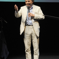 Foto Nicoloro G. 2010/07/12 Milano Al Teatro Dal Verme Undicesima edizione di " La Milanesiana ", che ha per tema " Il paradosso ". Quinta serata della rassegna di musica e letteratura. nella foto Piero Chiambretti