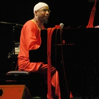 Foto Nicoloro G. 2010/07/12 Milano Al Teatro Dal Verme Undicesima edizione di " La Milanesiana ", che ha per tema " Il paradosso ". Quinta serata della rassegna di musica e letteratura. nella foto Trilok Gurtu