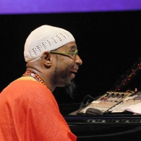 Foto Nicoloro G. 2010/07/12 Milano Al Teatro Dal Verme Undicesima edizione di " La Milanesiana ", che ha per tema " Il paradosso ". Quinta serata della rassegna di musica e letteratura. nella foto Trilok Gurtu
