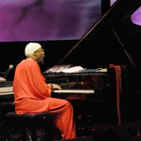 Foto Nicoloro G. 2010/07/12 Milano Al Teatro Dal Verme Undicesima edizione di " La Milanesiana ", che ha per tema " Il paradosso ". Quinta serata della rassegna di musica e letteratura. nella foto Trilok Gurtu