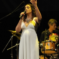 Foto Nicoloro G. 2010/07/143 Milano Al Teatro Dal Verme Undicesima edizione di " La Milanesiana ", che ha per tema " Il paradosso ". Settima serata della rassegna di musica e letteratura. nella foto Noa