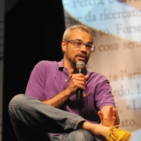 Foto Nicoloro G. 01-02-03/06/2012 Cremona Edizione 2012, la terza, del Foto Nicoloro G. 01-02-03/06/2012 Cremona Edizione 2012, la terza, del Festival ” Le Corde dell’ Anima “, una tre giorni caratterizzata da un intreccio di letteratura e musica tra incontri, concerti, laboratori, letture e spettacoli. Protagonisti sono scrittori, musicisti, giornalisti e poeti. nella foto Marco Malvaldi