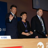 Foto Nicoloro G.   25/08/2015    Rimini    Sesta giornata dell' edizione 2015 del Meeting di C.L. dal titolo ' Di cheè mancanza questa mancanza, cuore, che a un tratto ne sei pieno ? '. nella foto il premier Matteo Renzi, Emilia Guarnieri, presidente Fondazione Meeting e Giorgio Vittadini presidente Fondazione per la Sussistenza.